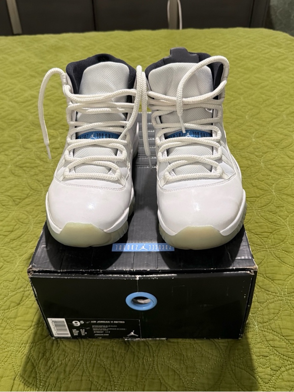 Jordan Men's White and Navy High-Top Sneakers